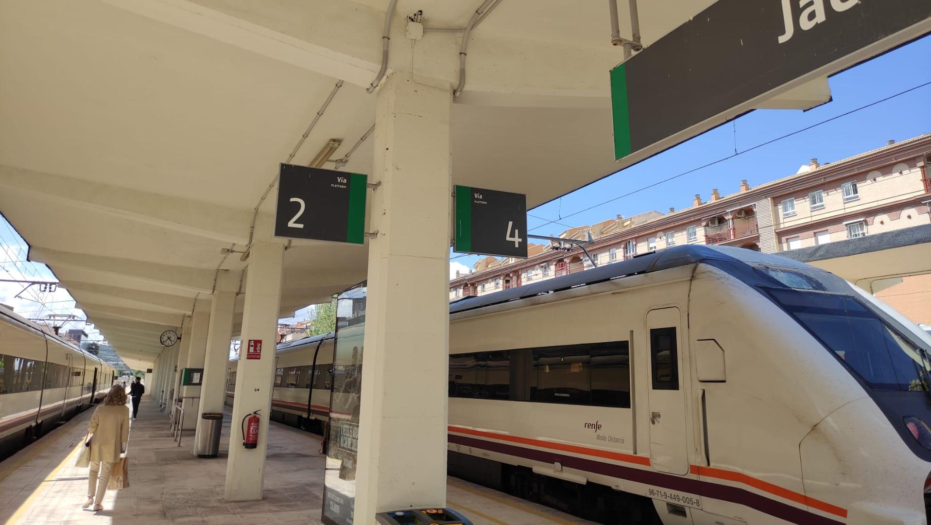 Renfe Restablece Los Horarios Habituales De Dos Trenes Media Distancia